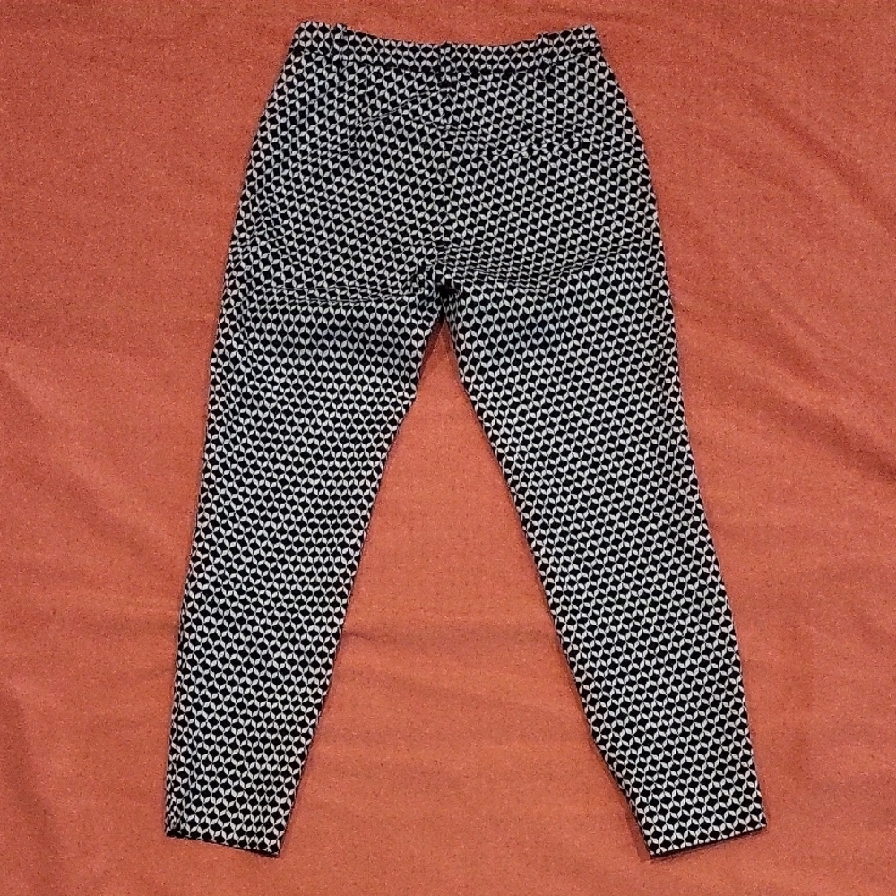 H&M Monochrome Geometric Pants - Picture 2 of 5